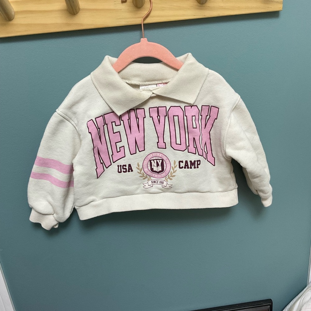 ✨5/$10✨  Zara Kids New York Sweatshirt - Cream & Pink